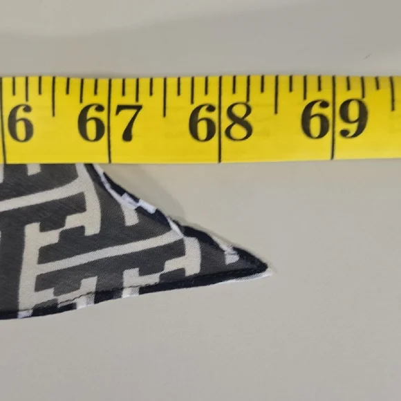 Chic Black and White Geometric Scarf - Picture 3 of 8